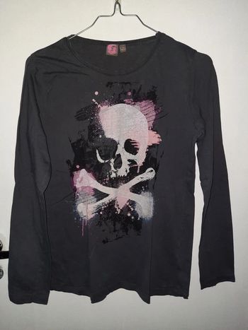 Haut manches longues avec tête de mort - Taille 16 ans