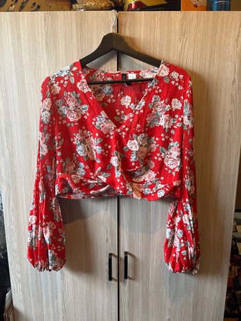 Blouse crop top fleuries à longues manches H&M