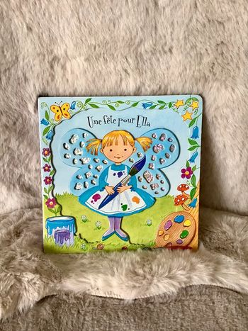 Livre cartonné Une fête pour Ella  avec ailles brillantes 0224)