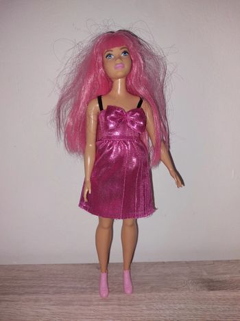 Barbie cheveux rose
