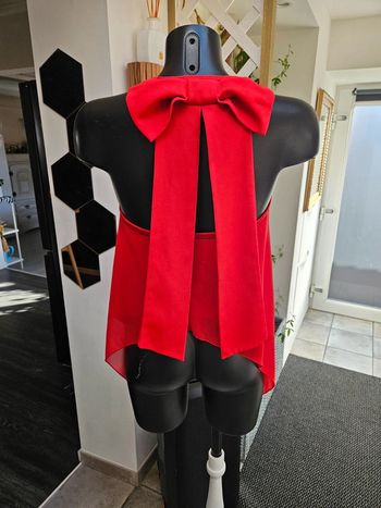 Top rouge avec noeud dans le dos taille M
