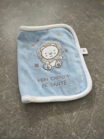 Protège carnet de santé bleu