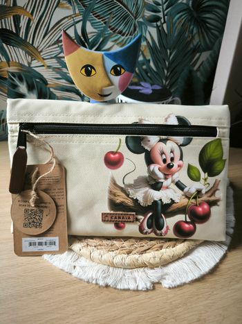 Magnifique pochette avant Cabaia 😍
Customisée motif Minnie et cerise 🍒 
Modèle BANCO