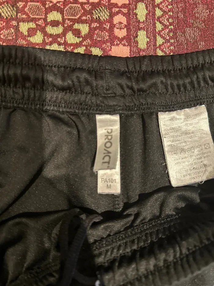 Short de gym noir - photo numéro 3