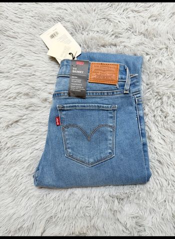 Jean Levi’s 711 Skinny – Taille 28/32 – bleu clair – Neuf avec étiquette