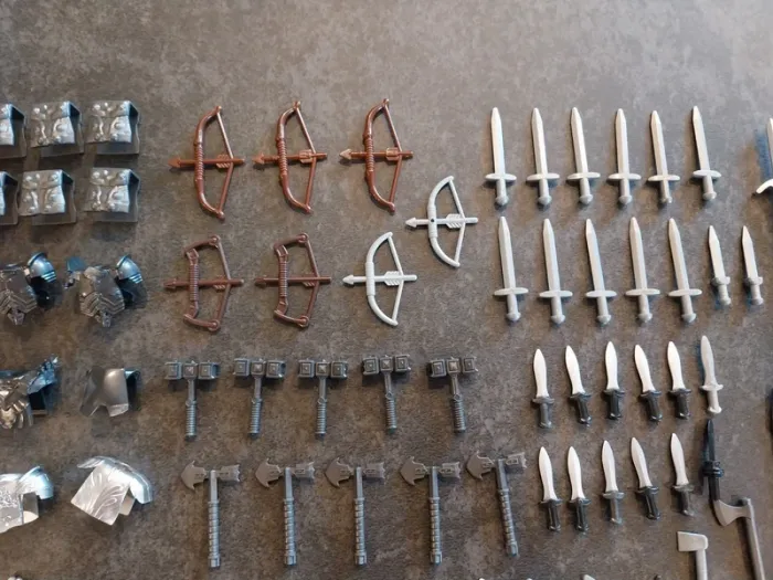 Gros lot type lego d'armes boucliers armures casques pour soldats seigneur des anneaux - photo numéro 6