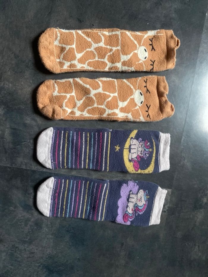 2 paires de chaussettes antidérapantes Isotoner 27/30 - photo numéro 4