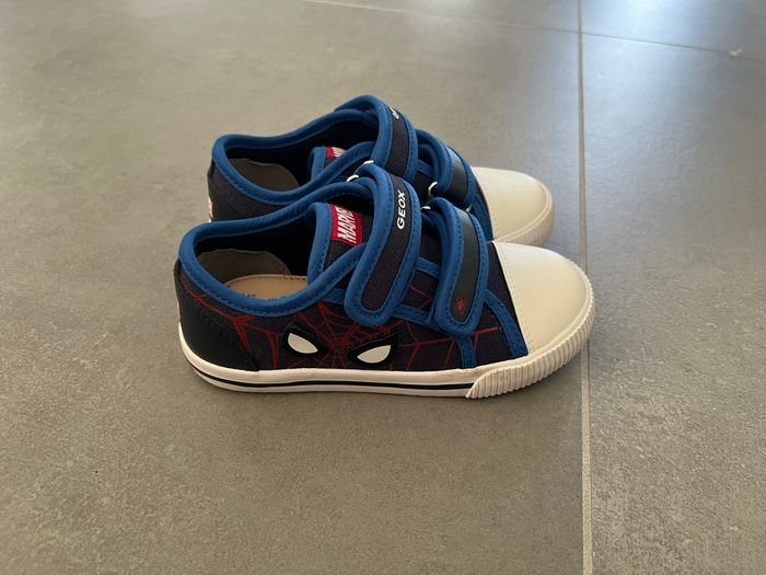 Chaussures Geox Spiderman taille 26 Neuve
