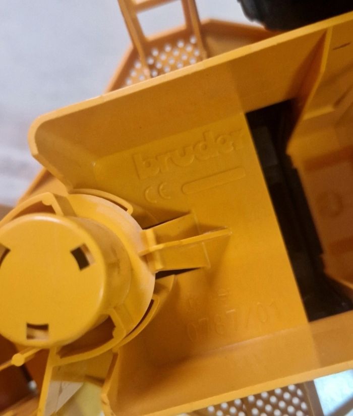 Chargeur sur pneus Bruder Fiat-Hitachi FR 130 Engin de chantier - photo numéro 7