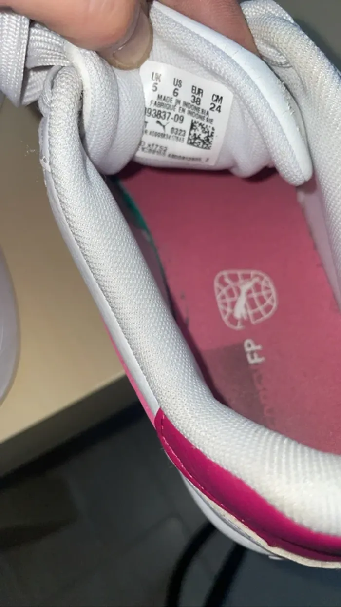 Baskets Puma blanches écriture fuchsia - photo numéro 5