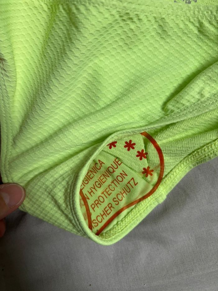 Le de deux maillot de bain 2 pièce 4 ans - photo numéro 2