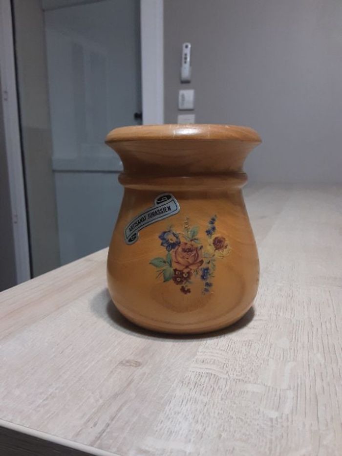Vase en bois