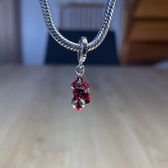 Charm Pandora Spider-Man – Marvel, argent 925, très bon état, rare et stylé !