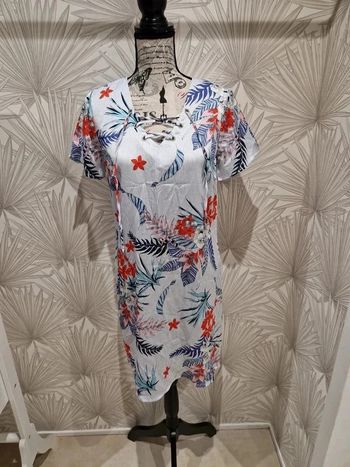 Jolie robe d'été fleuris taille 38