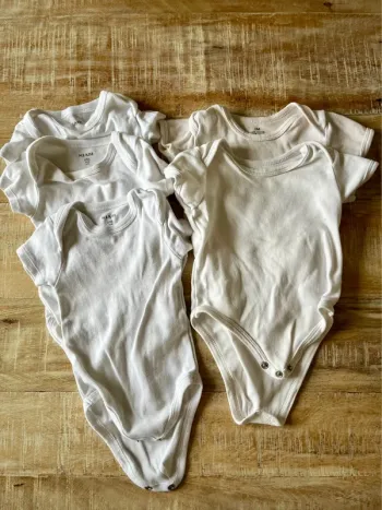 Lot de bodies sans manches blancs