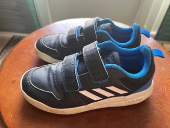 Baskets Adidas taille 33