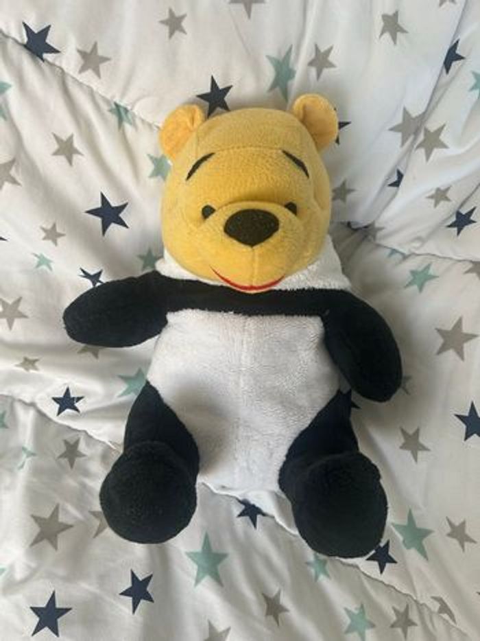 Peluche doudou Winnie costume panda 25 cm Disney - photo numéro 2