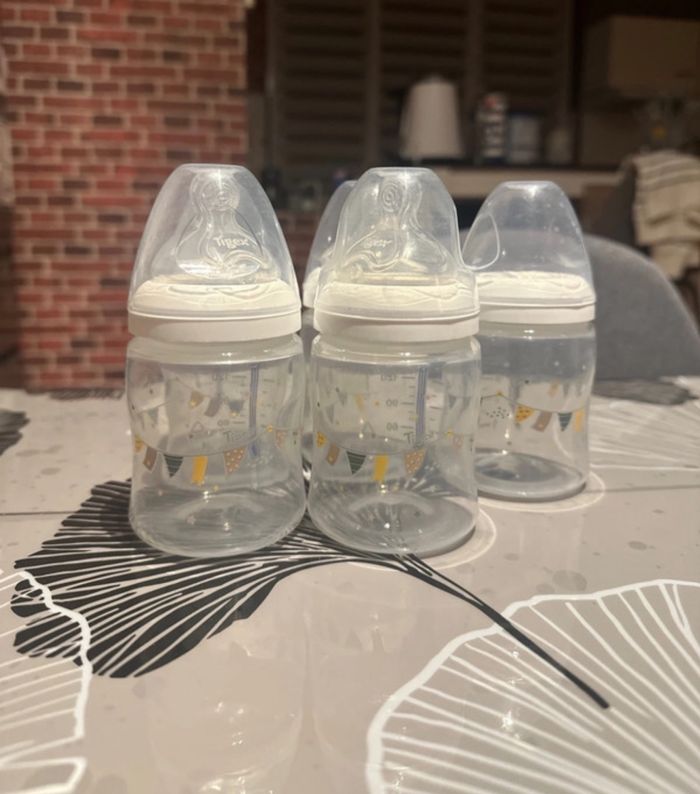 Lot de 5 biberons Tigex + 4 tétines neuves