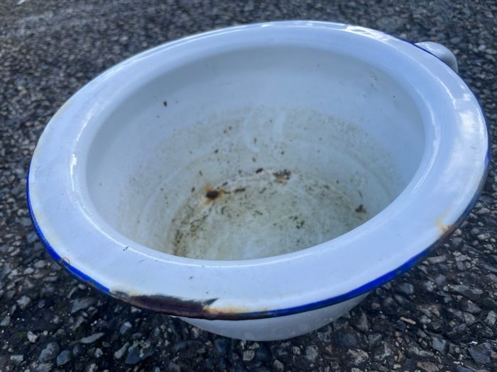 Ancien pot de chambre émaillé - photo numéro 5