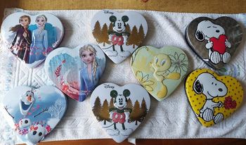 7 boîtes métalliques Disney