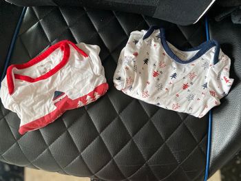 Lot bodies bébé 9mois