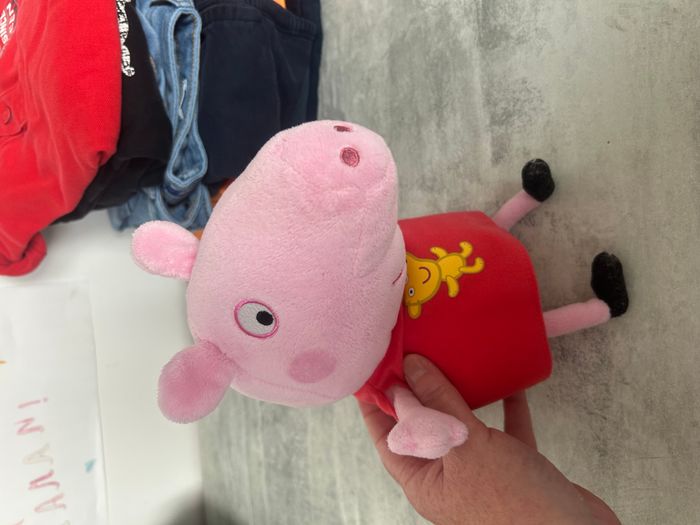 peluche peppa pig 28 cm avec fermeture à l'arrière - photo numéro 2