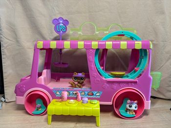 Food truck + accessoires + 3 figurines Littlest Petshop