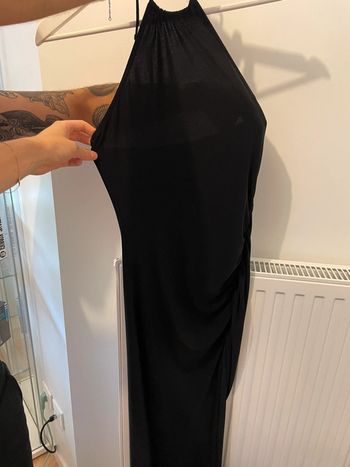 Robe longue noire dos nu