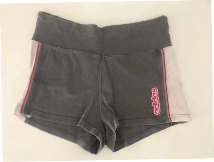 Short Adidas fille 14ans bon état