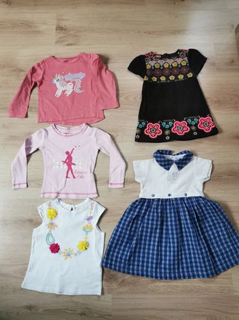 Lot de robes et t-shirt 5 pièces pour 3 ans