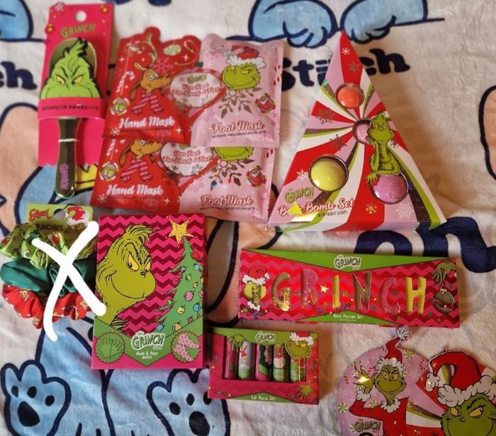 Lot de 9 articles de beauté the grinch
