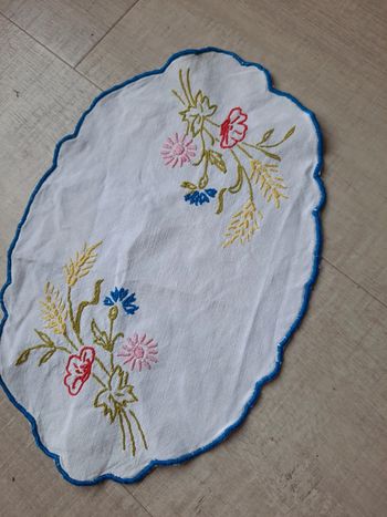 Napperon coton brodé Vintage