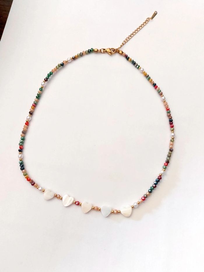 Collier en perles multicolore - cœur blanc nacré - inspiration zag 🌊 - photo numéro 2