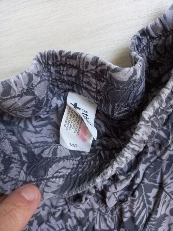 Short légé C&A taille 140 - photo numéro 2