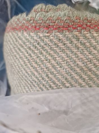 Tissu 100 % laine de poids moyen, 8,5 m x 144 cm. Magnifique mélange de tissages vert et beige actue