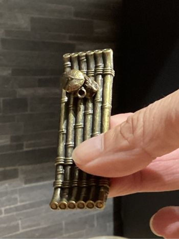 Porte encens vieux pêcheur chinois assis sur une jonque en bambou - photo numéro 7