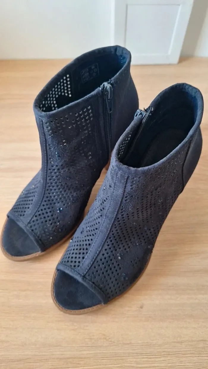 Chaussures ajourees marines à talon 37 - photo numéro 3
