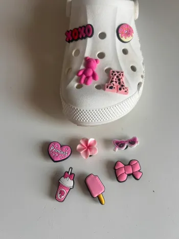 Lot de 10 charms / déco crocs rose