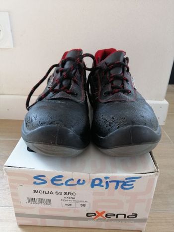 Chaussures de sécurité Exena en bon état