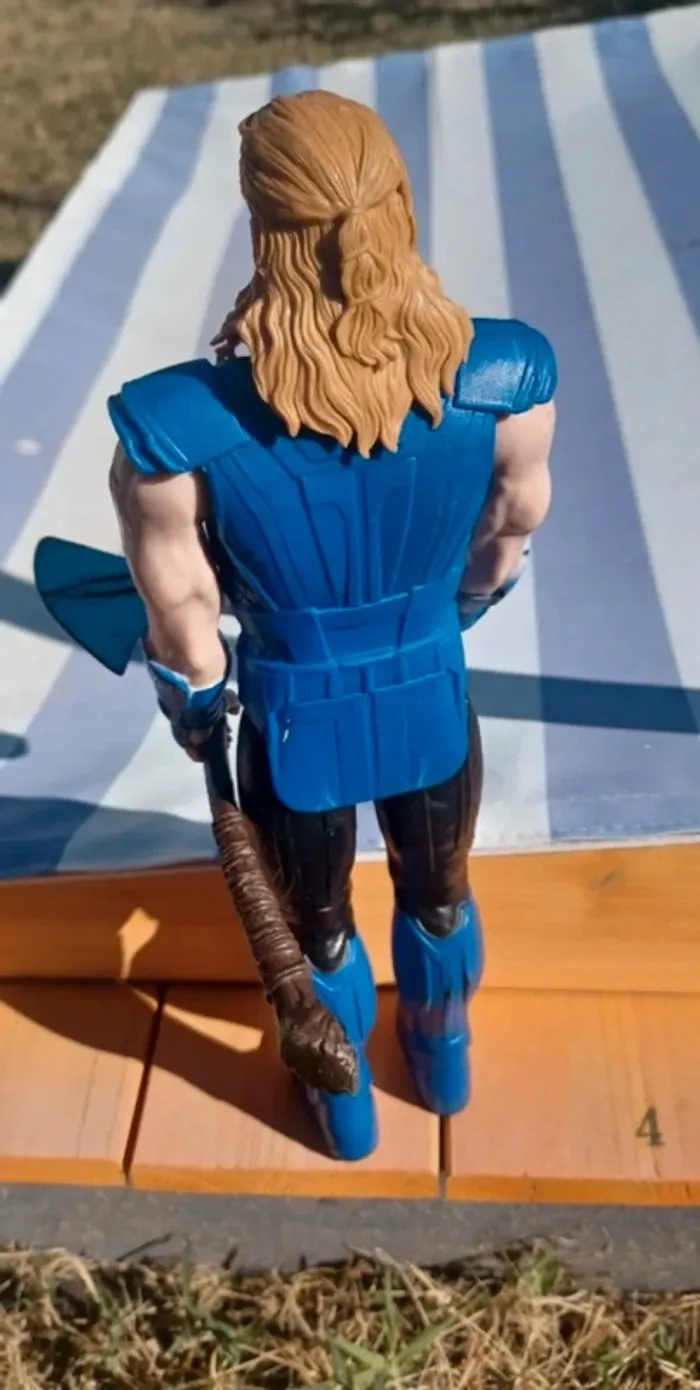 Figurine 30 cm thor marvel - photo numéro 2