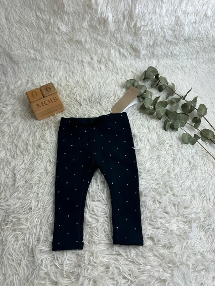 Pantalon molleton marine et cœur taille 6 mois Kiabi