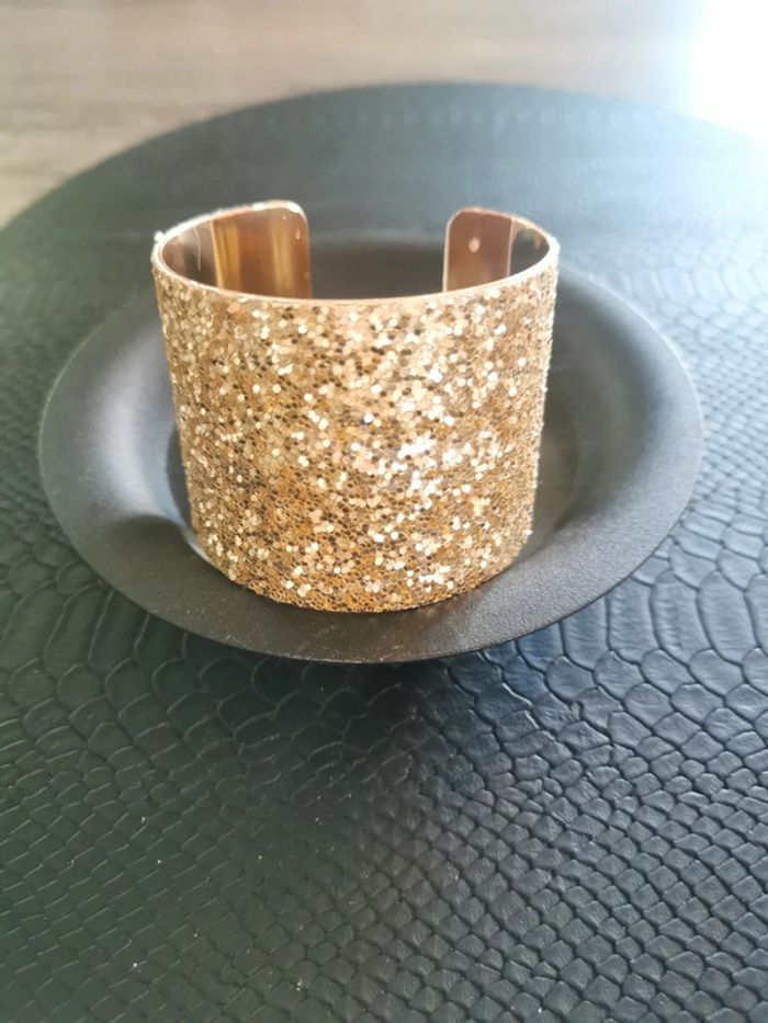 Bracelet manchette paillettes dorées - photo numéro 2