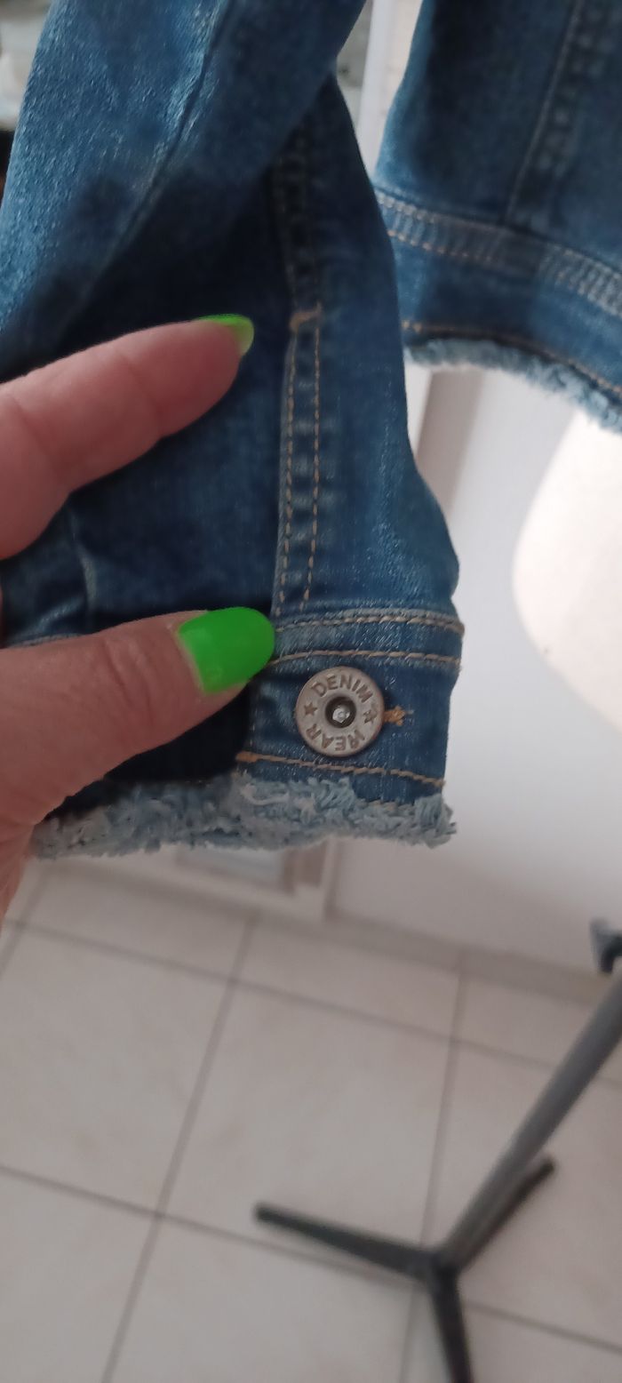 Très jolie veste jeans fille T 10 ans - photo numéro 4