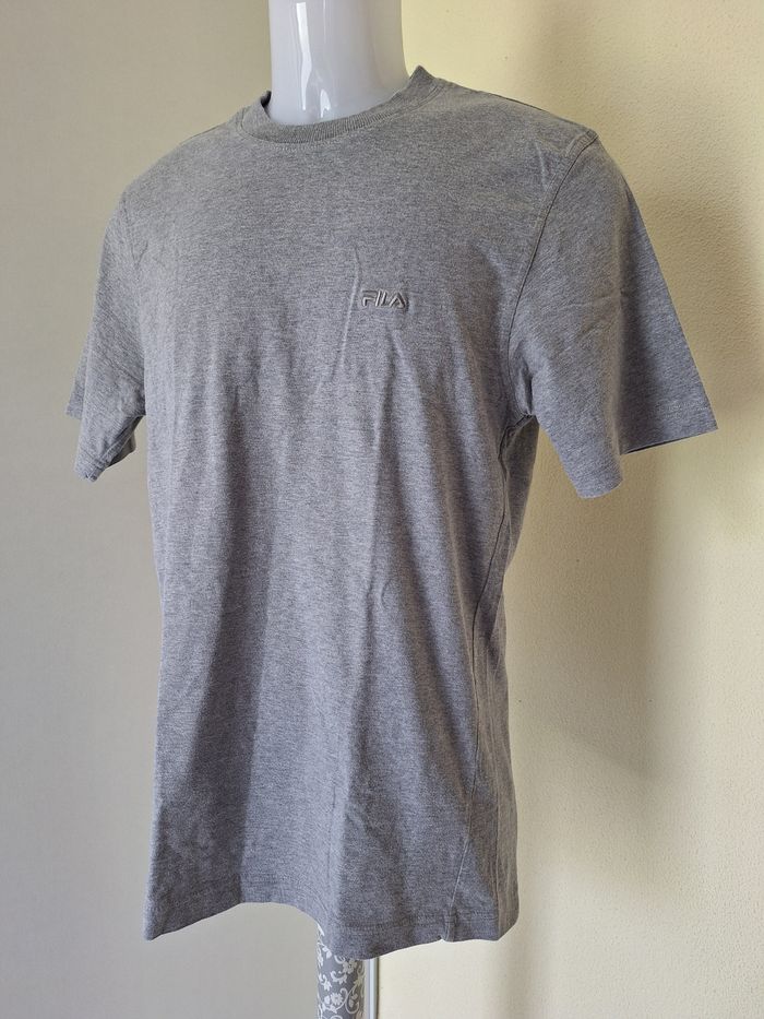 T-shirt taille S marque Fila couleur gris - photo numéro 2
