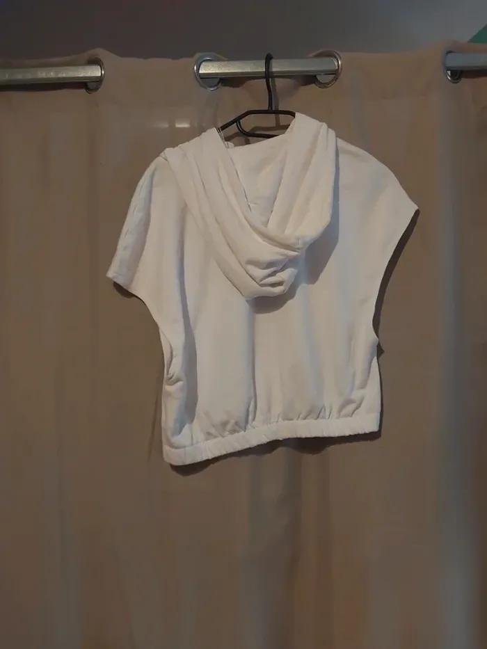 Sweat femme à capuche sans manche neuf - photo numéro 2