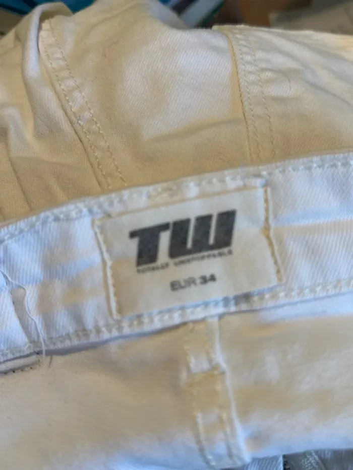 Short en jean avec bas effilochés - photo numéro 5