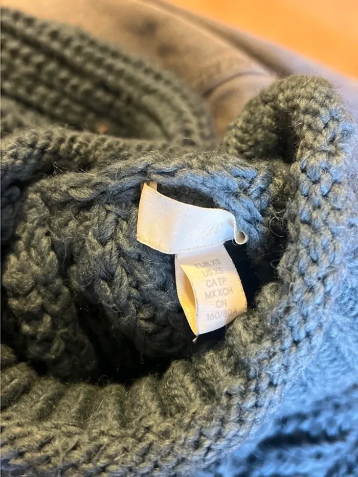 Pull avec de la laine épais - taille xs - H&M - photo numéro 2