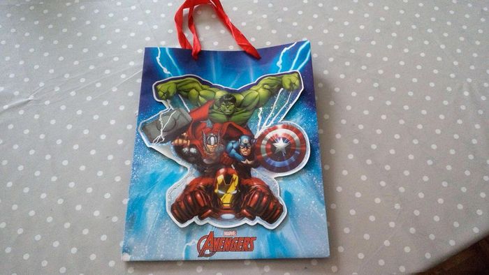 Sac cadeau Avengers en papier