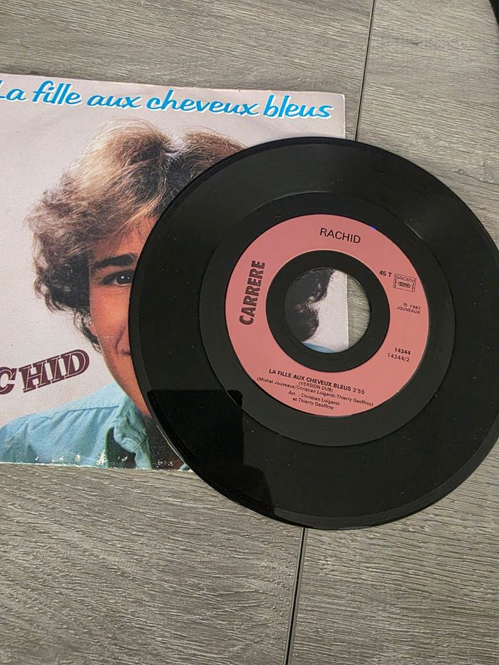 🎶 45 tours Rachid – La fille aux cheveux bleus (1982, Carrere) 🎶 - photo numéro 3