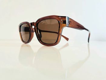 Lunette de soleil mixte marron miel uvprotection catégorie 3 taille moyenne